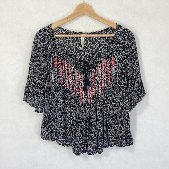 🔥 3/$15 🔥 Aeropostale Bell Sleeve Boho Peasant Geometric Print Top XS - Picture 1 of 6